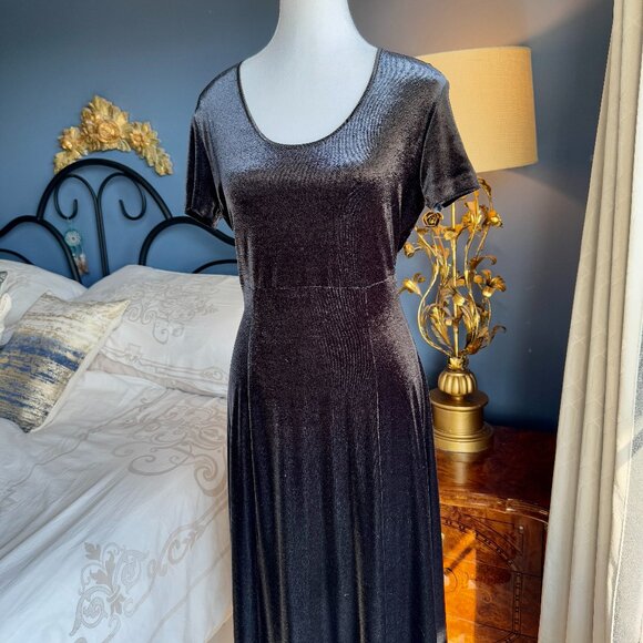 90s Vintage Black Velvet Maxi Dress - Picture 3 of 16